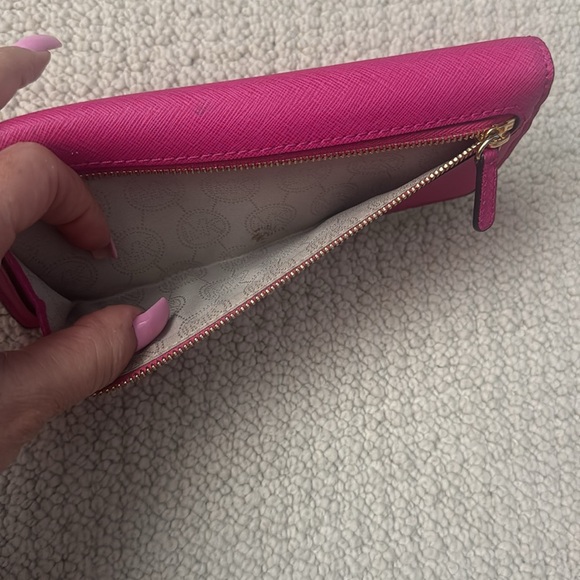 Michael Kors pink wallet - Picture 4 of 7